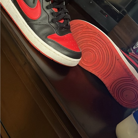 Size 5.5 red and black Nike dunks - Picture 3 of 4